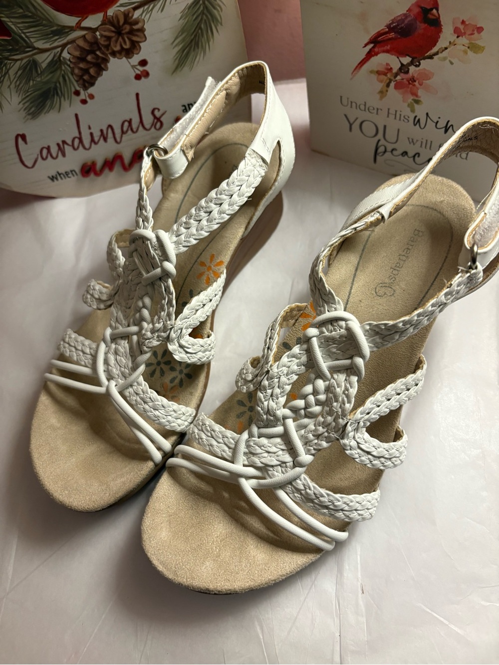 Baretraps Takara White Braided Women’s Sandals Sz 7